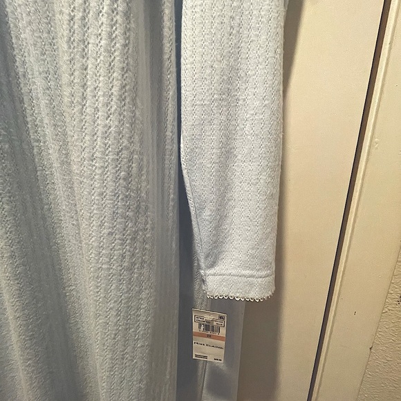 Miss Elaine Night Gown/Matching Robe - Picture 5 of 15